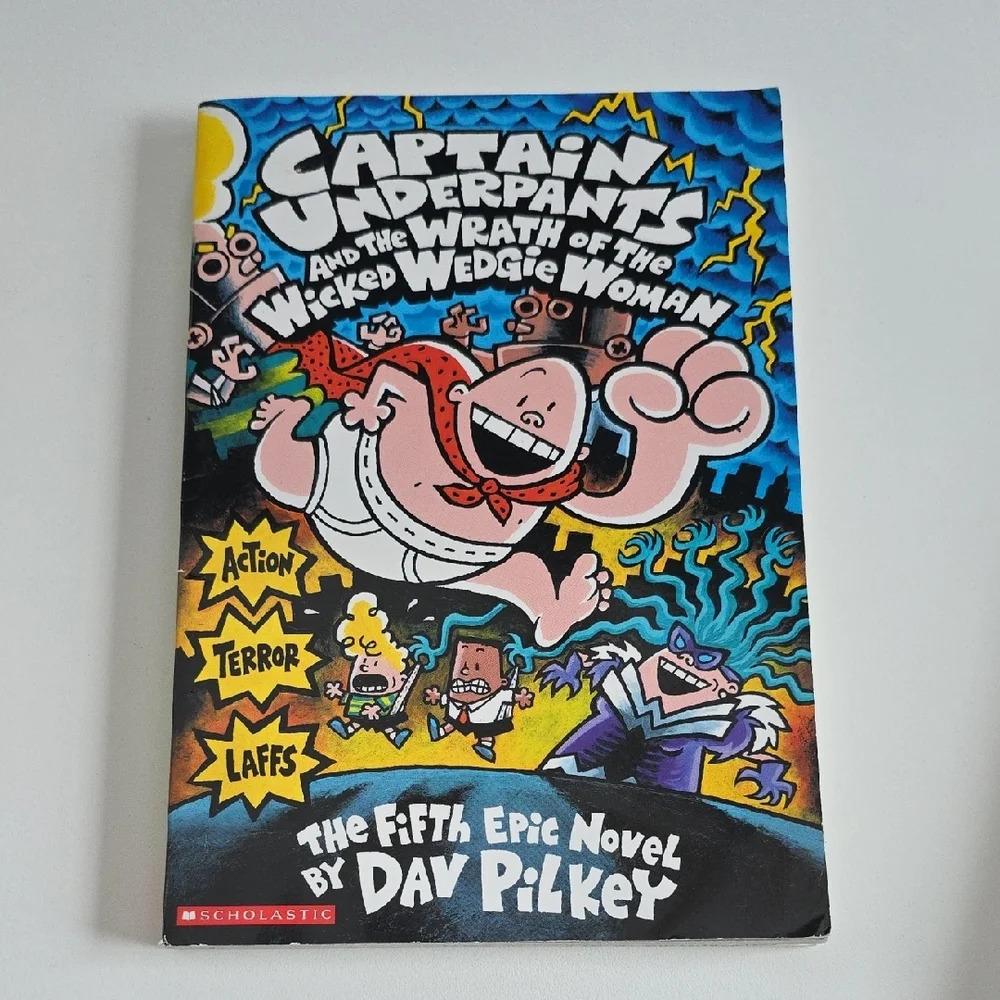 Captain Underpants Collection Of 8 Chapter Books By Dav Pilkey - Ages 7 To 9